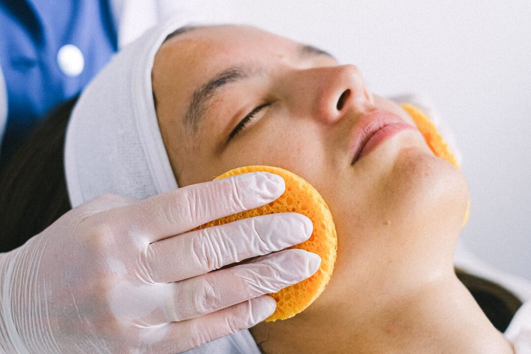 Deep cleansing of facial skin - a necessary procedure from 30
