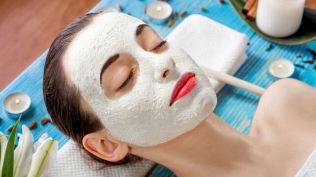 White clay facial mask cleanses and tightens the skin