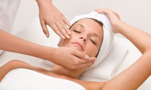 A sculptural facial massage will provide the skin with the necessary lifting effect